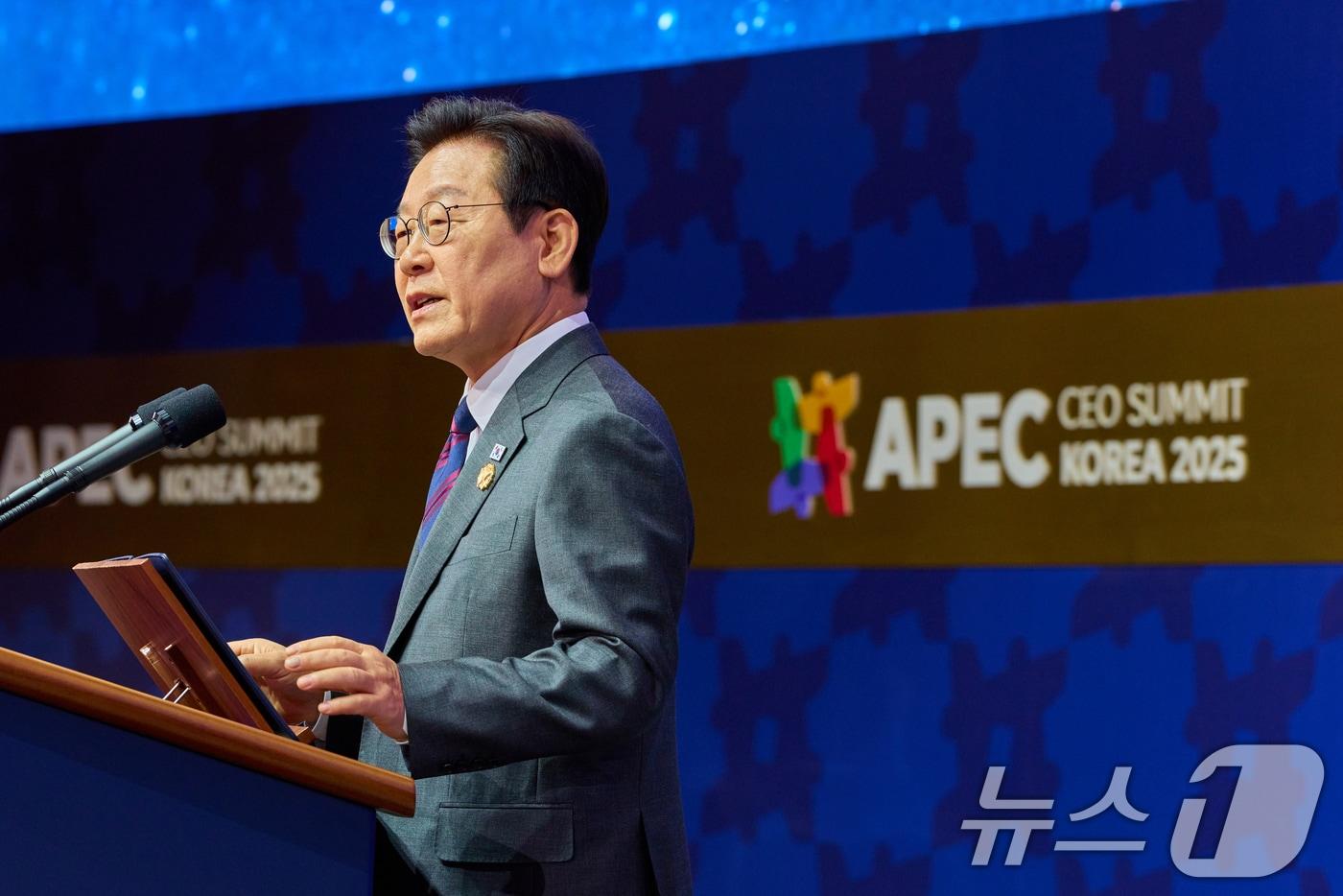 이재명 대통령이 지난 29일 경북 경주 예술의전당에서 열린 아시아태평양경제협력체&#40;APEC&#41; 정상회의 최고경영자&#40;CEO&#41; 서밋 개회식에서 특별연설을 하고 있다. &#40;대통령실 제공. 재판매 및 DB 금지&#41; 2025.10.29/뉴스1 ⓒ News1 허경 기자