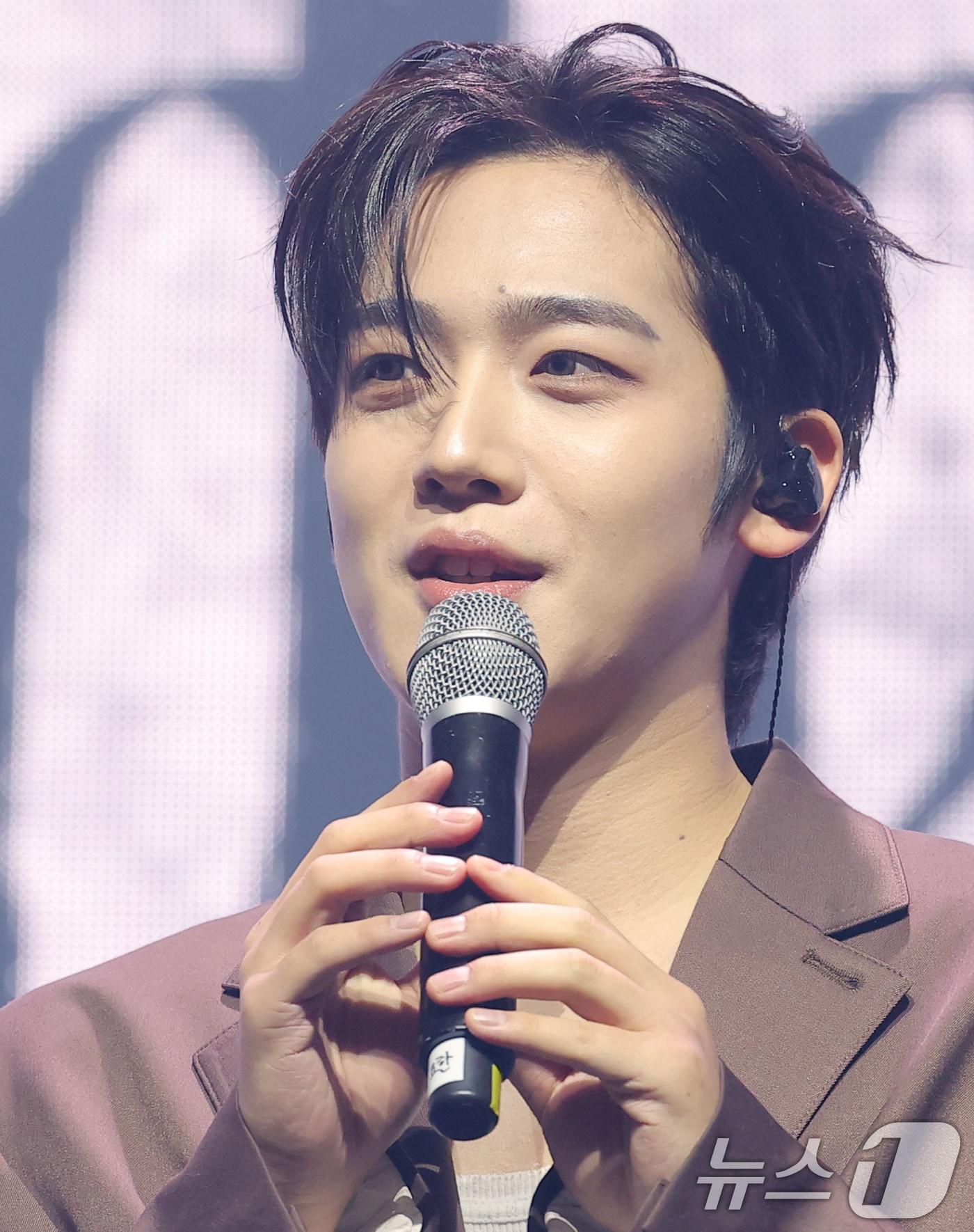 본문 이미지 - 그룹 위아이(WEi) 김요한이 29일 오후 서울 광진구 예스24라이브홀에서 가진 여덟 번째 미니 앨범 'Wonderland'(원더랜드) 발매 쇼케이스에서 인사말을 하고 있다. 2025.10.29/뉴스1 ⓒ News1 권현진 기자