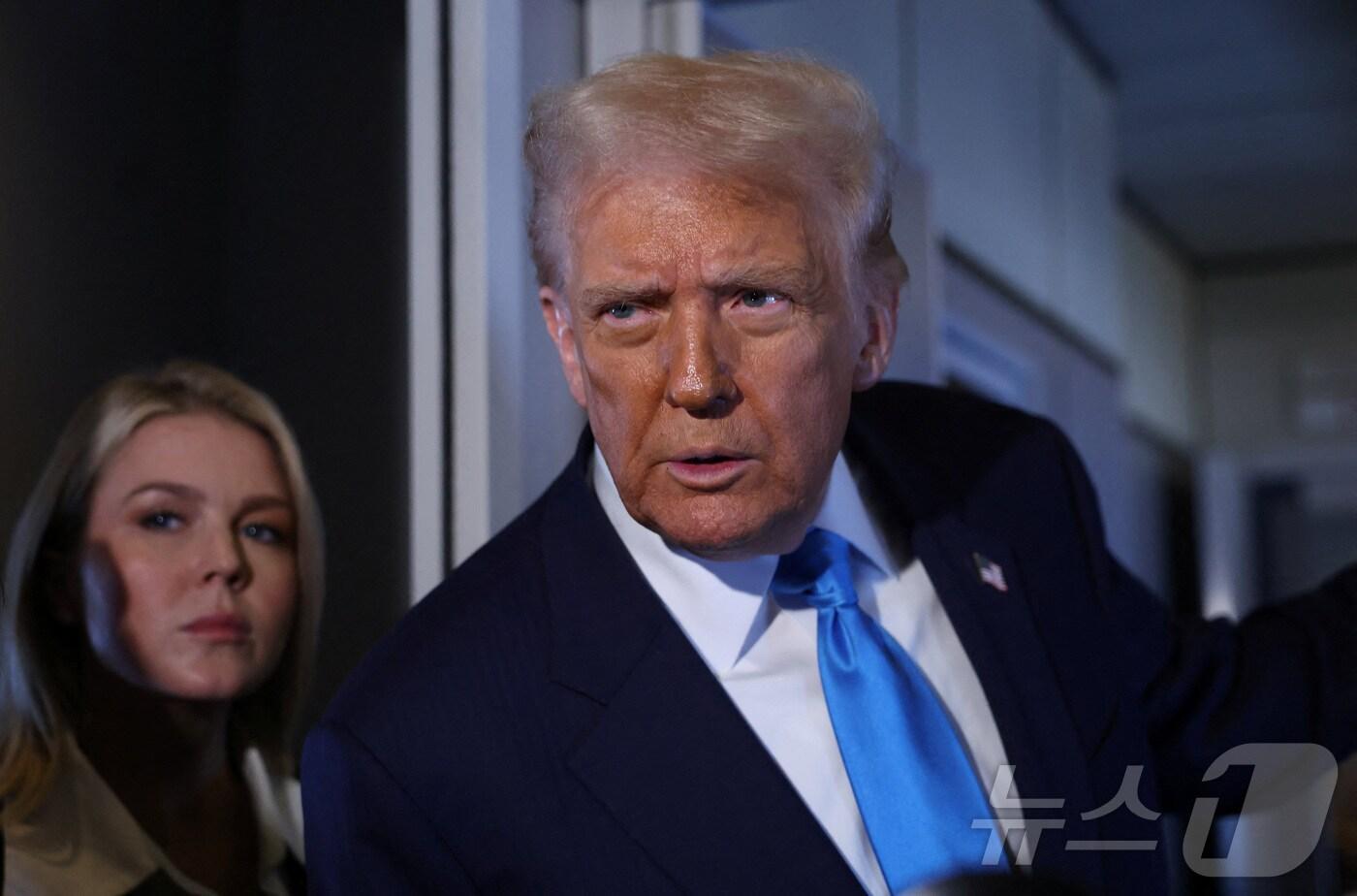 29일&#40;현지시간&#41; 도널드 트럼프 미국 대통령이 한국으로 향하는 에어포스원&#40;미 대통령 전용기&#41;에서 기자들의 질문에 답하고 있다. 2025.10.29. ⓒ 로이터=뉴스1 ⓒ News1 윤다정 기자
