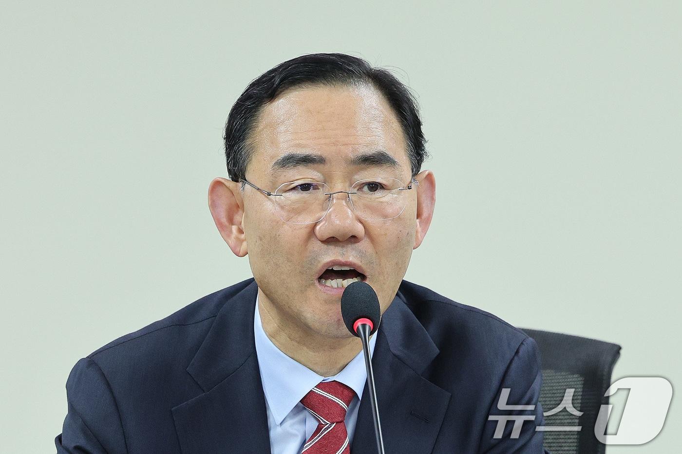 주호영 국민의힘 의원이 지난달 29일 서울 여의도 국회 의원회관에서 열린 트럼프 행정부 관세 인상: &#39;대구·경북&#39; 자동차부품업계의 위기와 정부·지자체 대응 전략 간담회에서 인사말을 하고 있다. 2025.10.29/뉴스1 ⓒ News1 신웅수 기자