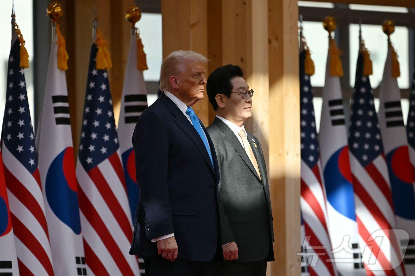 이재명 대통령과 도널드 트럼프 미국 대통령이 29일 경주 국립박물관에서 정상회담에 앞서 열린 환영 행사에 참석했다. 2025.10.29 ⓒ AFP=뉴스1 ⓒ News1 최종일 선임기자