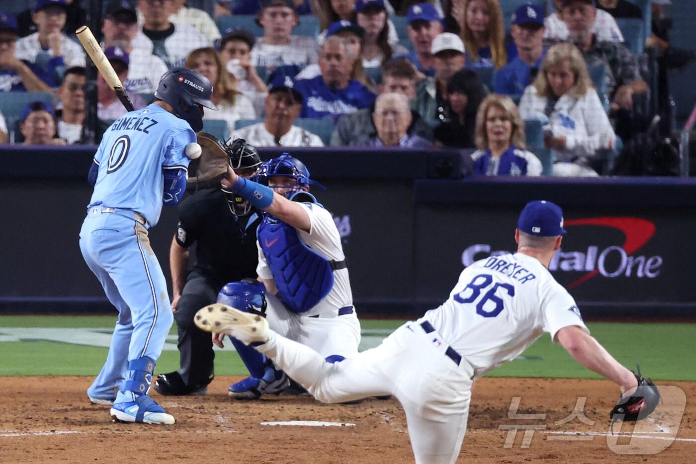 본문 이미지 - 다저스와 토론토의 MLB 월드시리즈 경기 장면.ⓒ AFP=뉴스1