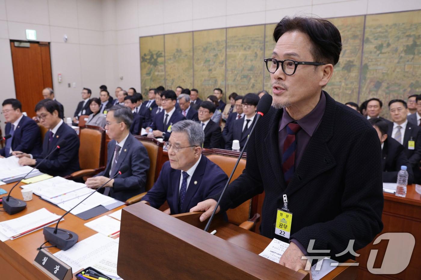 뮤지컬 배우 남경주가 29일 서울 여의도 국회 문화체육관광위원회에서 열린 문화체육관광부 등에 대한 종합감사에서 의원 질의에 답변하고 있다. 2025.10.29/뉴스1 ⓒ News1 신웅수 기자