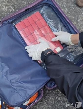 본문 이미지 - 지난 27일 제주경찰청이 압수한 필로폰.(제주경찰청 제공. 재판매 및 DB 금지)