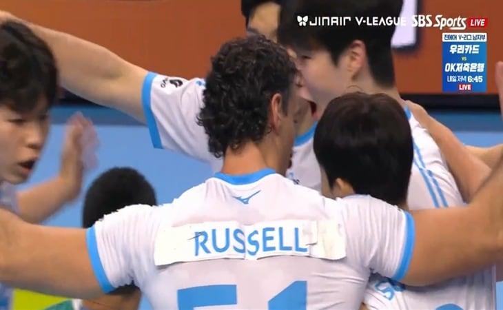 본문 이미지 -  &#39;테이프 유니폼&#39;을 입은 대한항공 러셀&#40;한국전력 제공&#41;