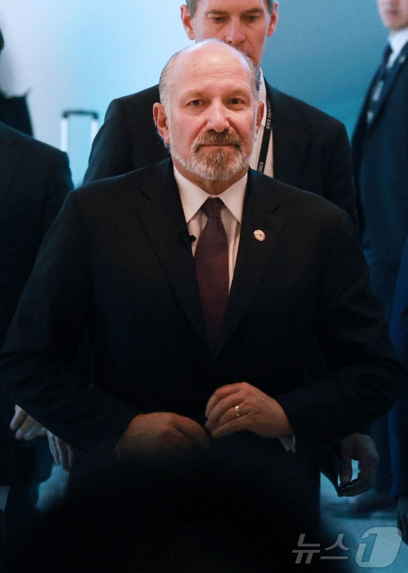 본문 이미지 - 하워드 러트닉 미국 상무장관이 29일 경북 경주예술의전당에서 열린 아시아태평양경제협력체&#40;APEC&#41; 정상회의 최고경영자&#40;CEO&#41; 서밋&#40;Summit&#41; 한미 비지니스 라운드 테이블 행사에 참석하고 있다. &#40;공동취재&#41; 2025.10.29/뉴스1 ⓒ News1 김민지 기자