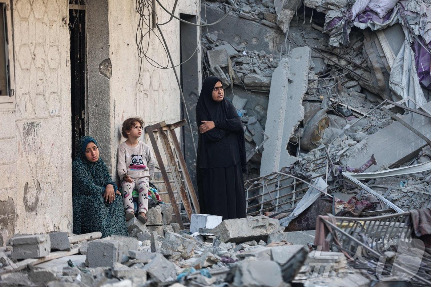 이스라엘군 공습 재개로 파괴된 가자지구 건물. 2025.10.29. ⓒ AFP=뉴스1 ⓒ News1 이지예 객원기자