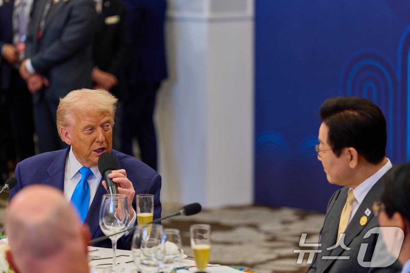 도널드 트럼프 미국 대통령이 29일 경북 경주 힐튼호텔 그랜드볼룸에서 열린 이재명 대통령 주최 정상 특별만찬에서 축사를 하고 있다. &#40;대통령실 제공. 재판매 및 DB 금지&#41; 2025.10.29/뉴스1 ⓒ News1 허경 기자
