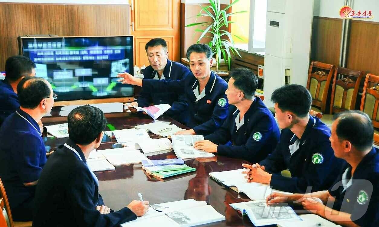 본문 이미지 - &#40;평양 노동신문=뉴스1&#41; = 북한의 교육성.&#40;자료사진&#41; [국내에서만 사용가능. 재배포 금지. DB 금지. For Use Only in the Republic of Korea. Redistribution Prohibited] rodongphoto@news1.kr