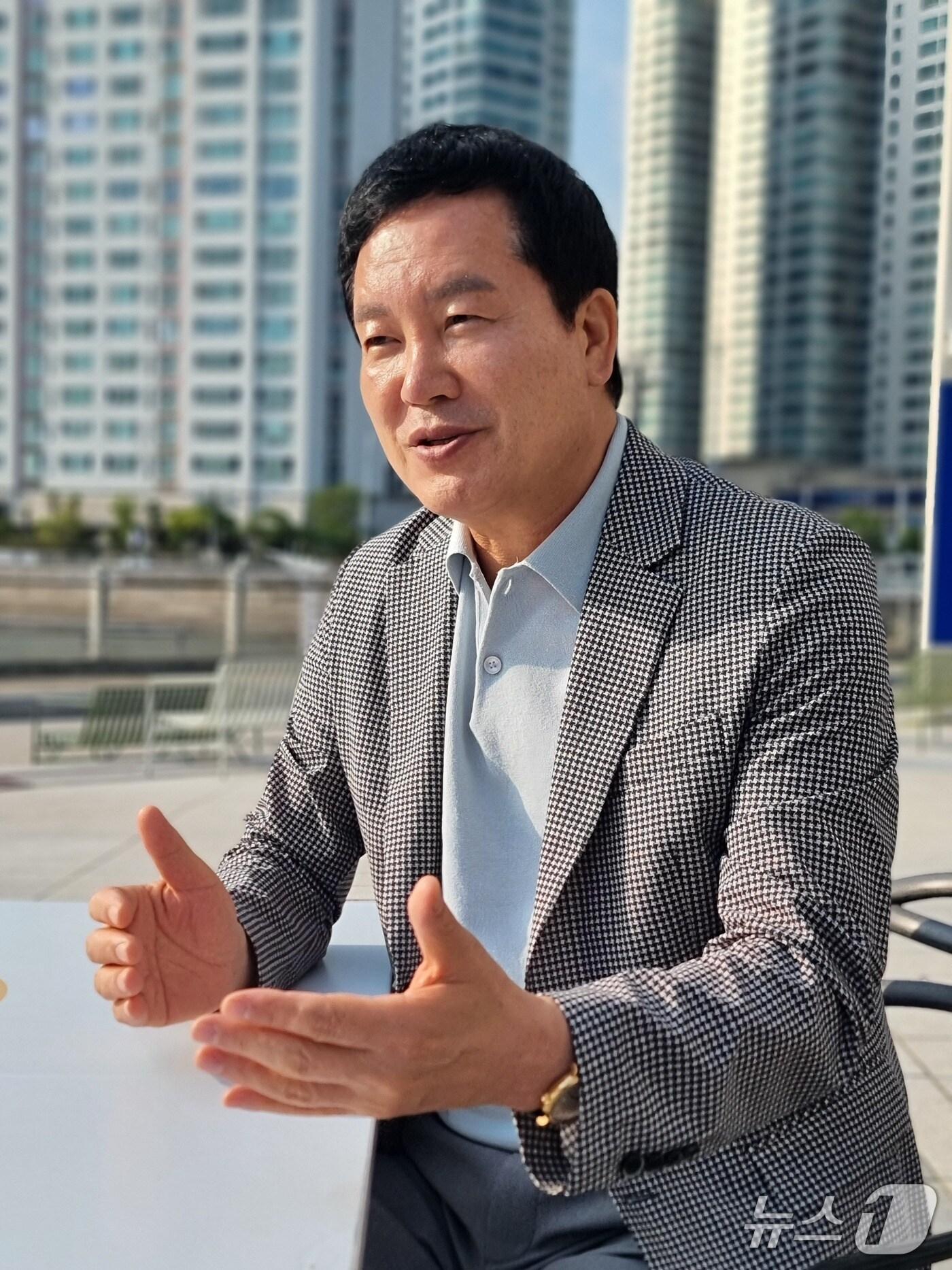 본문 이미지 - 홍순헌 전 해운대구청장이 뉴스1과 인터뷰를 하고 있다.(2025.10.1/뉴스1 ⓒ News1 임순택 기자)