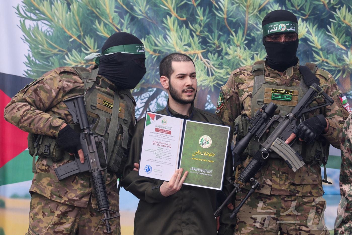 이스라엘과 2월 인질 교환 당시 모습을 드러낸 팔레스타인 무장정파 하마스 조직원들. 2025.02.22. ⓒ 로이터=뉴스1 ⓒ News1 이지예 객원기자