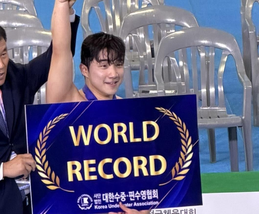 본문 이미지 - 한국 핀수영 간판 신명준이 남자 호흡잠영 100m 세계기록을 세웠다. (대한수중핀수영협회 제공)
