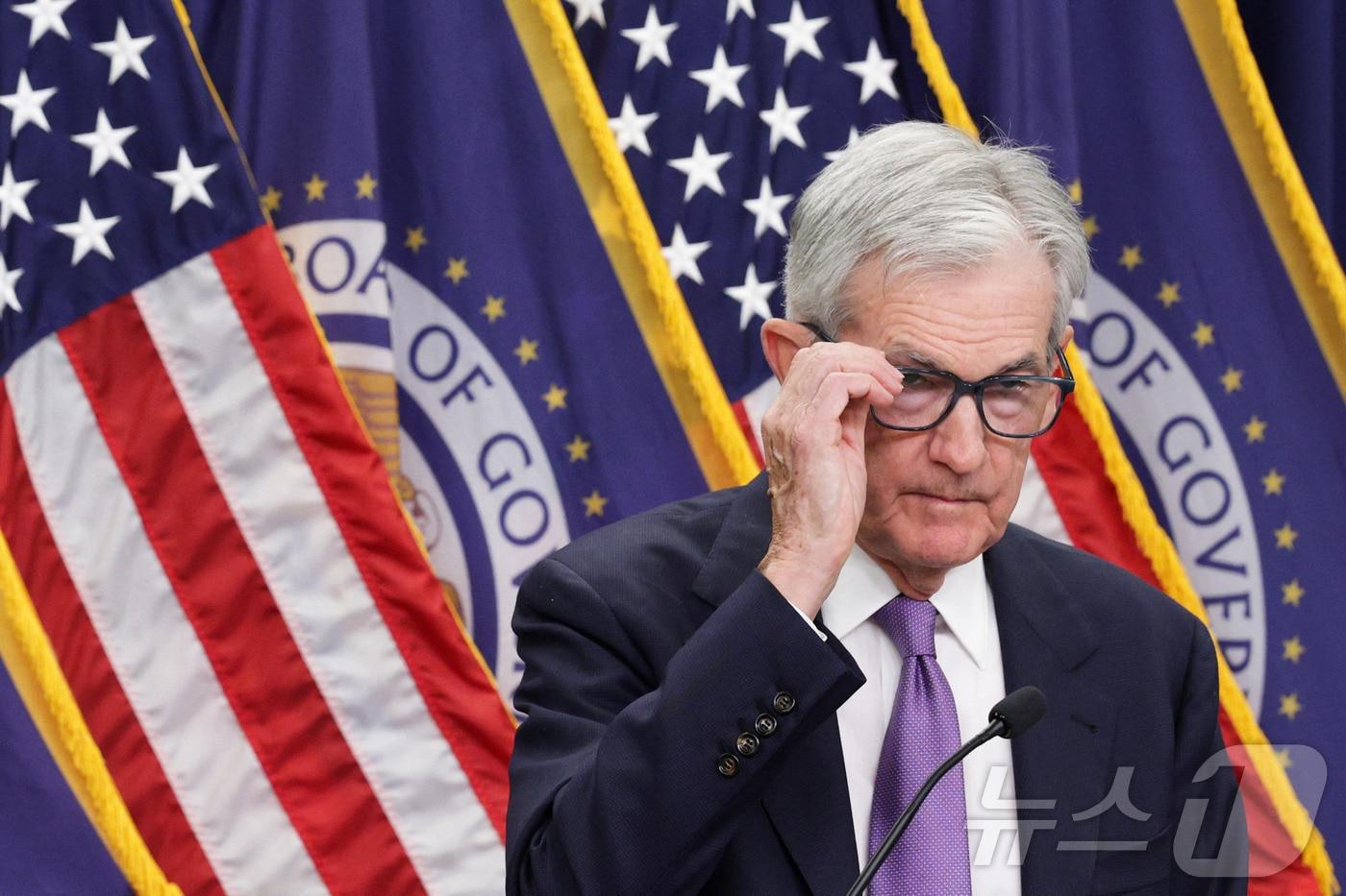 제롬 파월 연방준비제도(연준) 의장이 29일(현지시간) 기준금리를 0.25%포인트 인하해 3.75~4%로 조정한 회의를 마치고 기자회견을 하고 있다./2025.10.29 ⓒ AFP=뉴스1