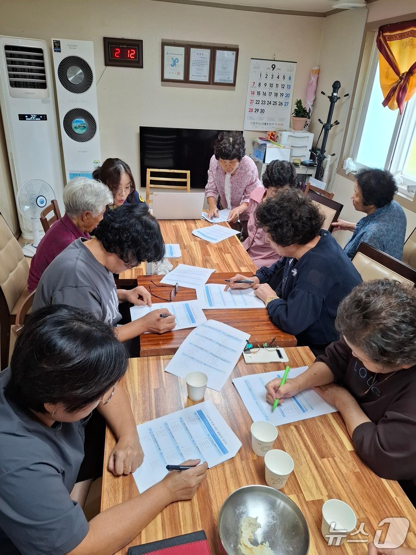 본문 이미지 - 충북 증평군어린이·사회복지급식관리지원센터는 ‘심층 영양관리’ 사업 진행 모습.&#40;증평군 제공, 재판매 및 DB금지&#41;/뉴스1