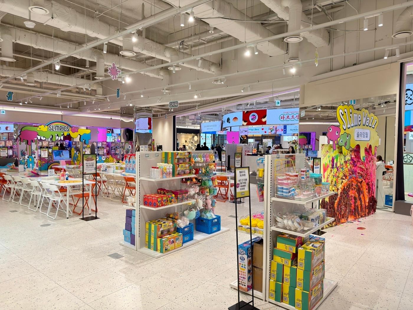 본문 이미지 - 슬라라 슬라임 페스티벌 팝업스토어 전경. &#40;HDC아이파크몰 제공&#41;. 