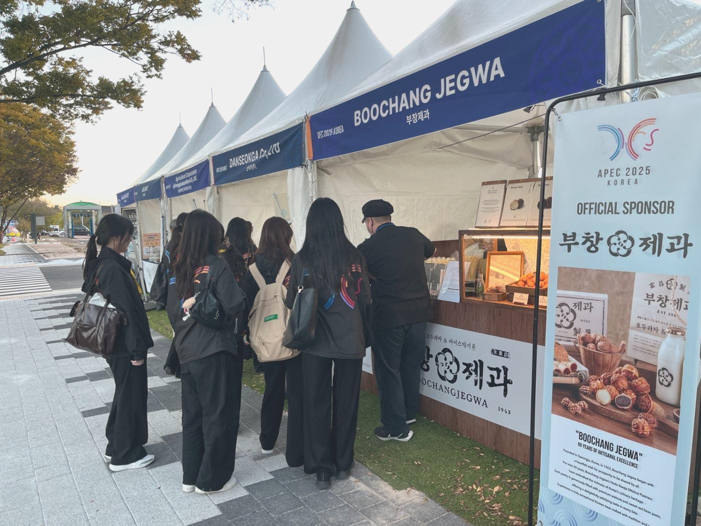 본문 이미지 - APEC 부창제과 이벤트 부스(세븐일레븐 제공)