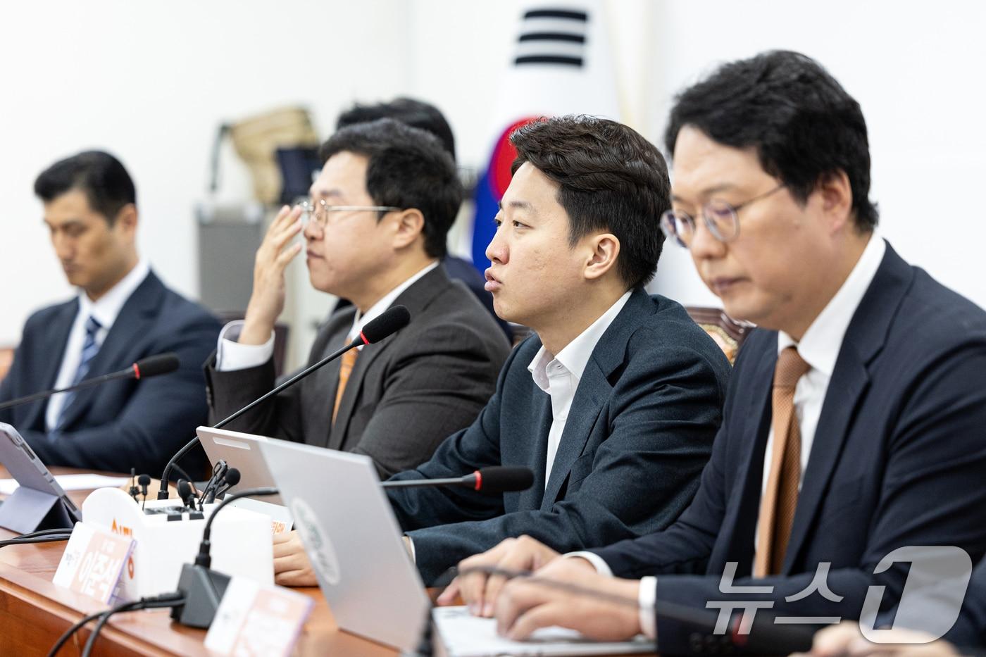 이준석 개혁신당 대표가 30일 서울 여의도 국회에서 열린 최고위원회의에서 모두발언하고 있다. 2025.10.30/뉴스1 ⓒ News1 이승배 기자