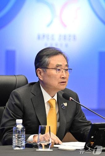 본문 이미지 - 조현 외교부 장관이 30일 오전 경북 경주시 소노캄 경주 그랜드볼룸에서 열린 2025 APEC 외교통상합동각료회의 개회식에 참석해 개회사를 하고 있다. 2025.10.30/뉴스1 ⓒ News1 청사사진기자단