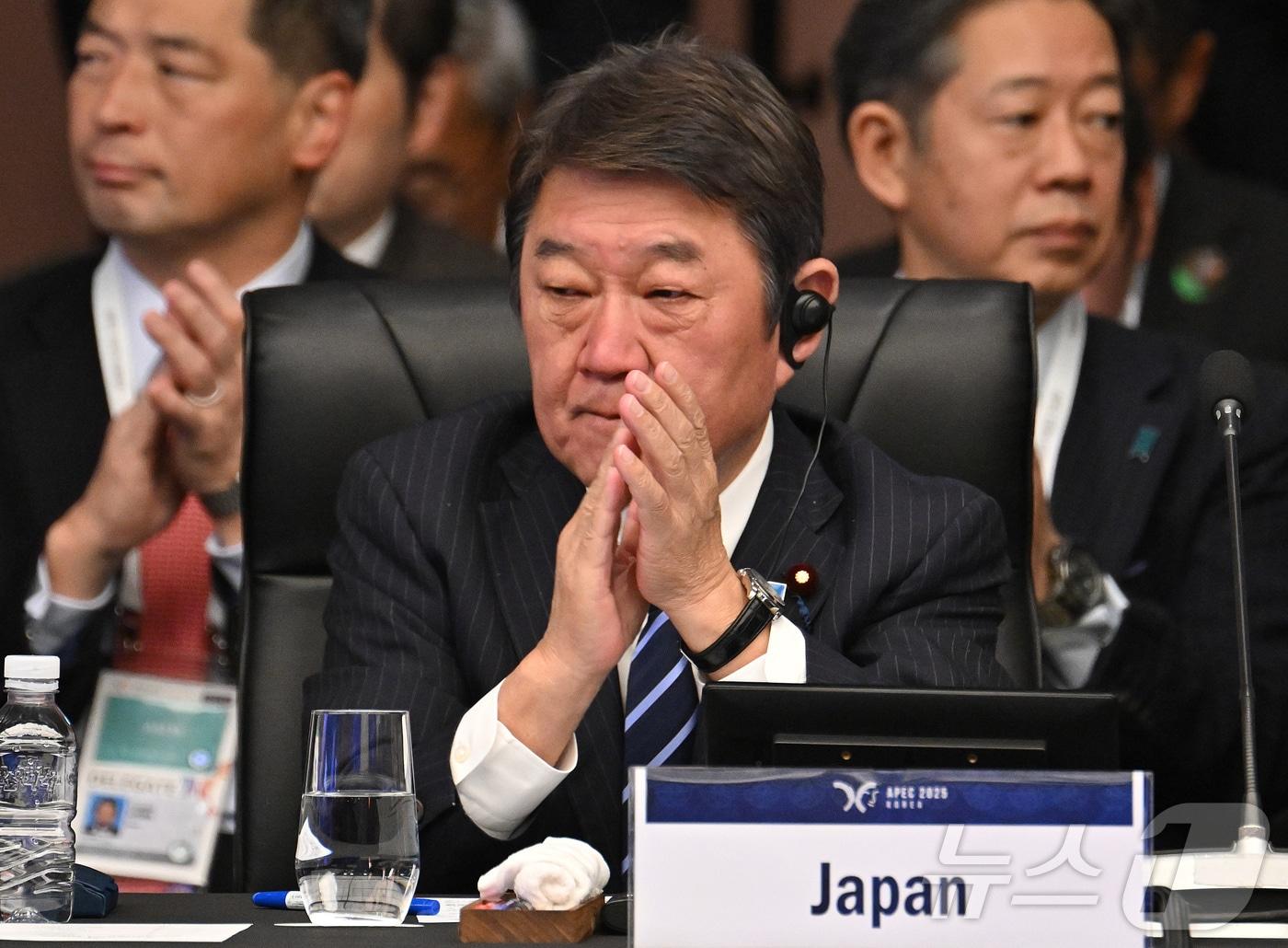 본문 이미지 - 모테기 도시미쓰 일본 외무대신이 30일 오전 경북 경주시 소노캄 경주 그랜드볼룸에서 열린 2025 APEC 외교통상합동각료회의 개회식에 참석하고 있다. 2025.10.30/뉴스1 ⓒ News1 청사사진기자단