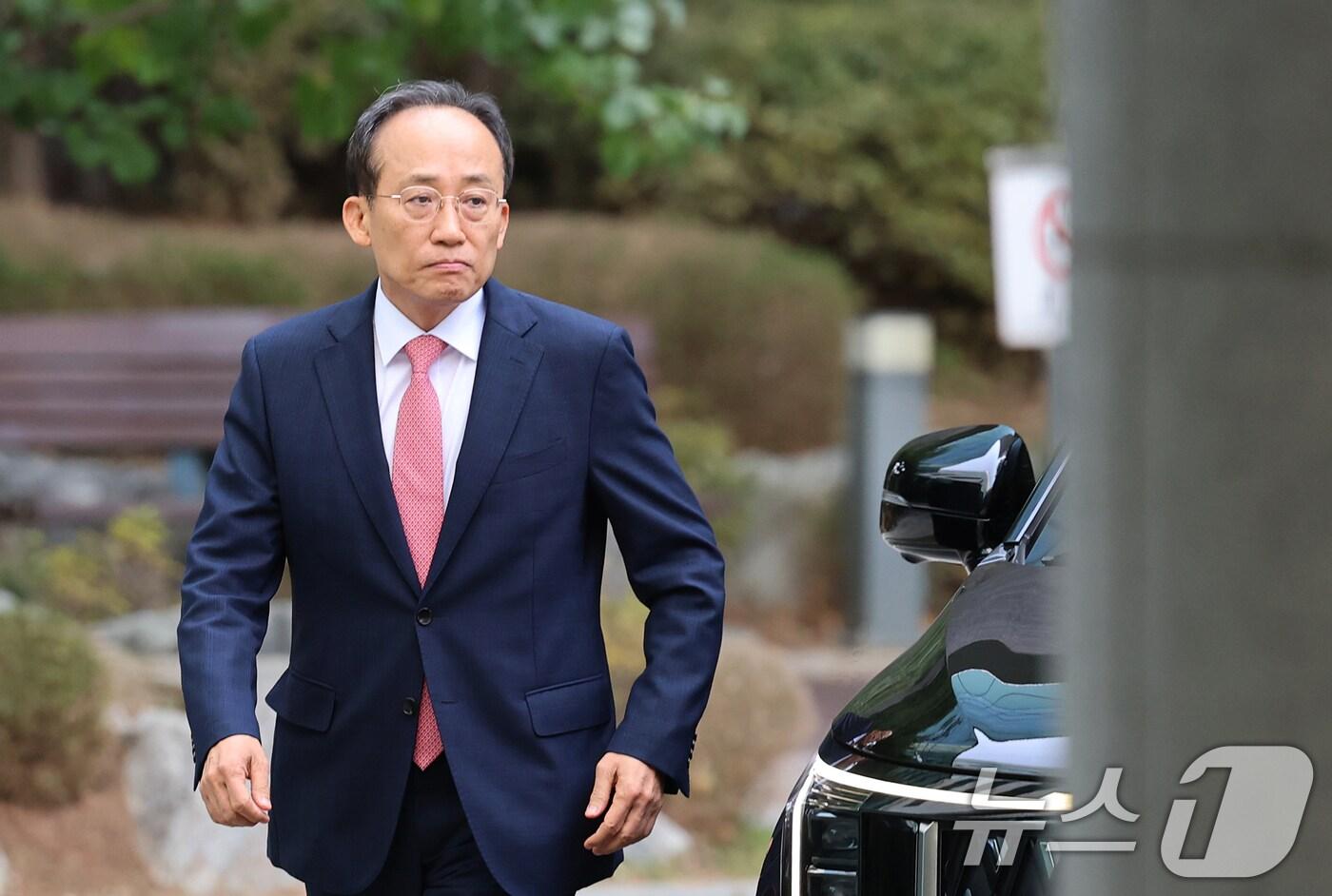 국회의 계엄해제 의결을 방해한 의혹을 받는 추경호 전 국민의힘 원내대표가 지난 10월 30일 오전 서울 서초구 서울고등검찰청에 마련된 내란 특검팀(특별검사 조은석) 사무실에서 피의자 신분으로 조사를 받기 위해 출석하고 있다. 2025.10.30/뉴스1 ⓒ News1 오대일 기자