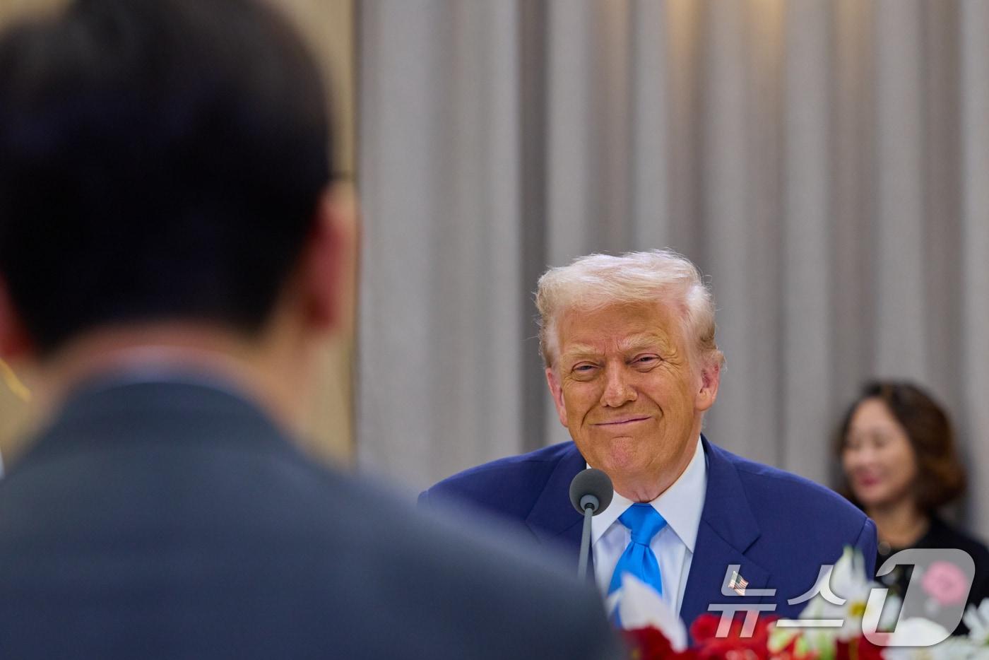 이재명 대통령과 도널드 트럼프 미국 대통령이 지난 29일 경북 경주박물관에서 한미 확대 오찬회담을 하고 있다. &#40;이재명 대통령 SNS. 재판매 및 DB 금지&#41; 2025.10.29/뉴스1 ⓒ News1 허경 기자
