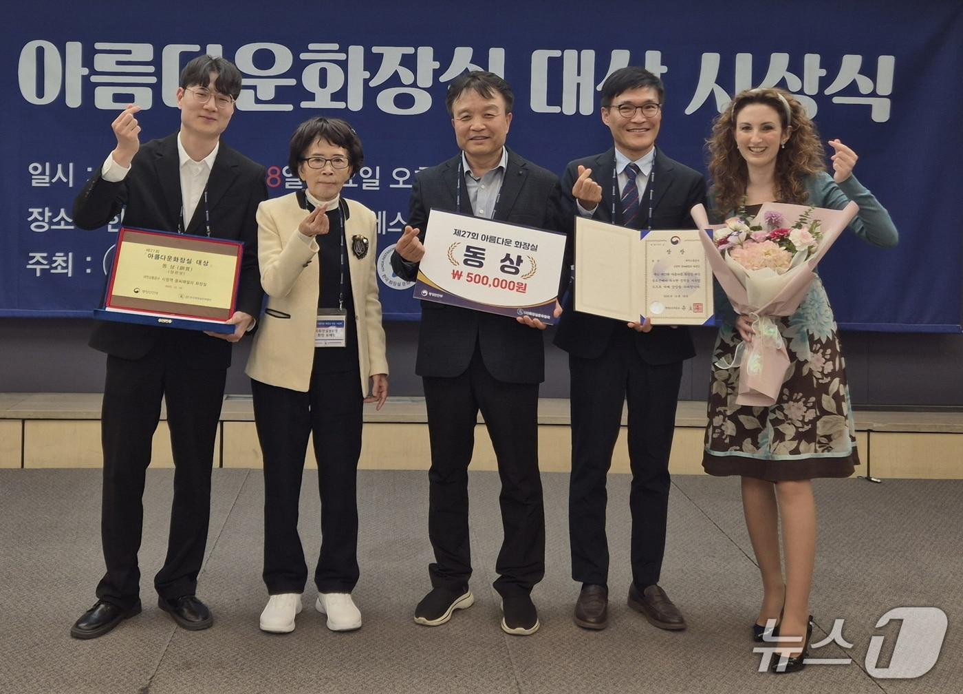 본문 이미지 - 대전교통공사는 28일 행정안전부와 한국화장실문화협회이 주최한‘2025 아름다운 화장실 대상’에서 행정안전부 장관상을 수상했다.(대전교통공사 제공) / 뉴스1