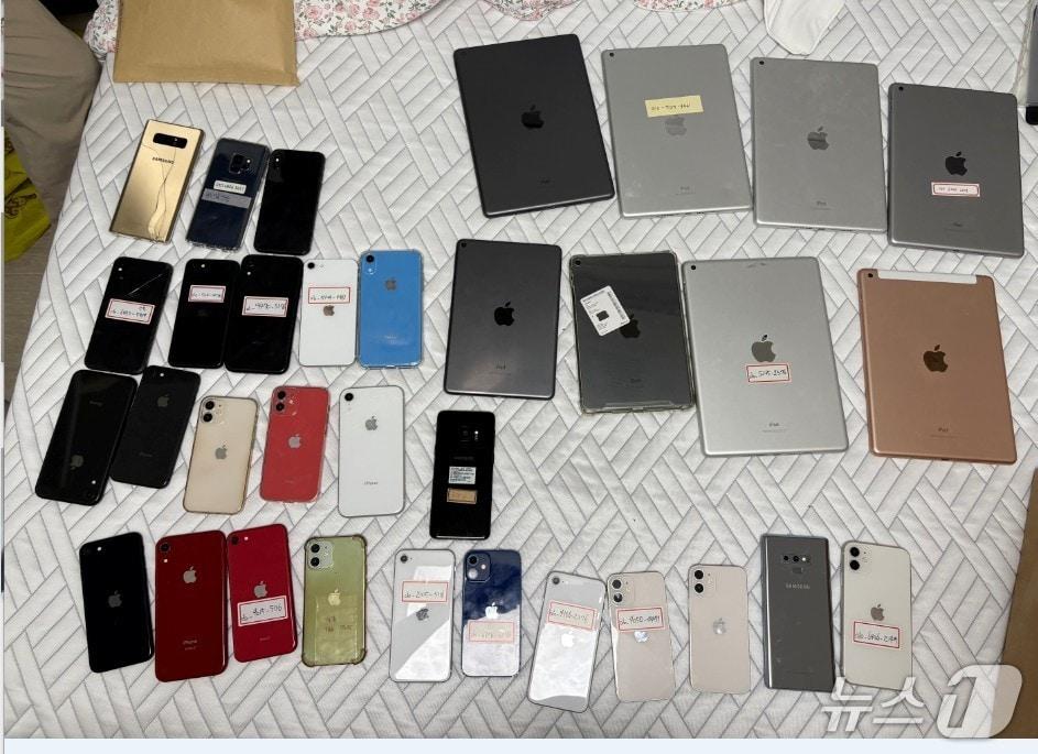 본문 이미지 - 베트남을 거점으로 범죄조직에 불법 대포 유심을 유통한 일당이 무더기로 경찰에 붙잡혔다. 사진은 경찰이 압수한 휴대전화. (대구경찰청 제공. 재판매 및 DB 금지)/뉴스1