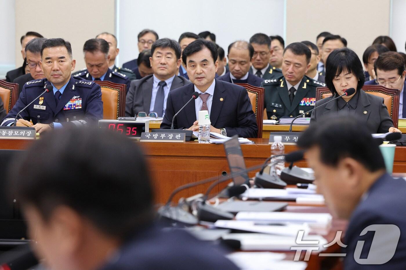 안규백 국방부 장관이 30일 서울 여의도 국회 국방위원회에서 열린 국방부 등에 대한 국정감사 종합감사에서 의원 질의에 답변하고 있다. 2025.10.30/뉴스1 ⓒ News1 신웅수 기자