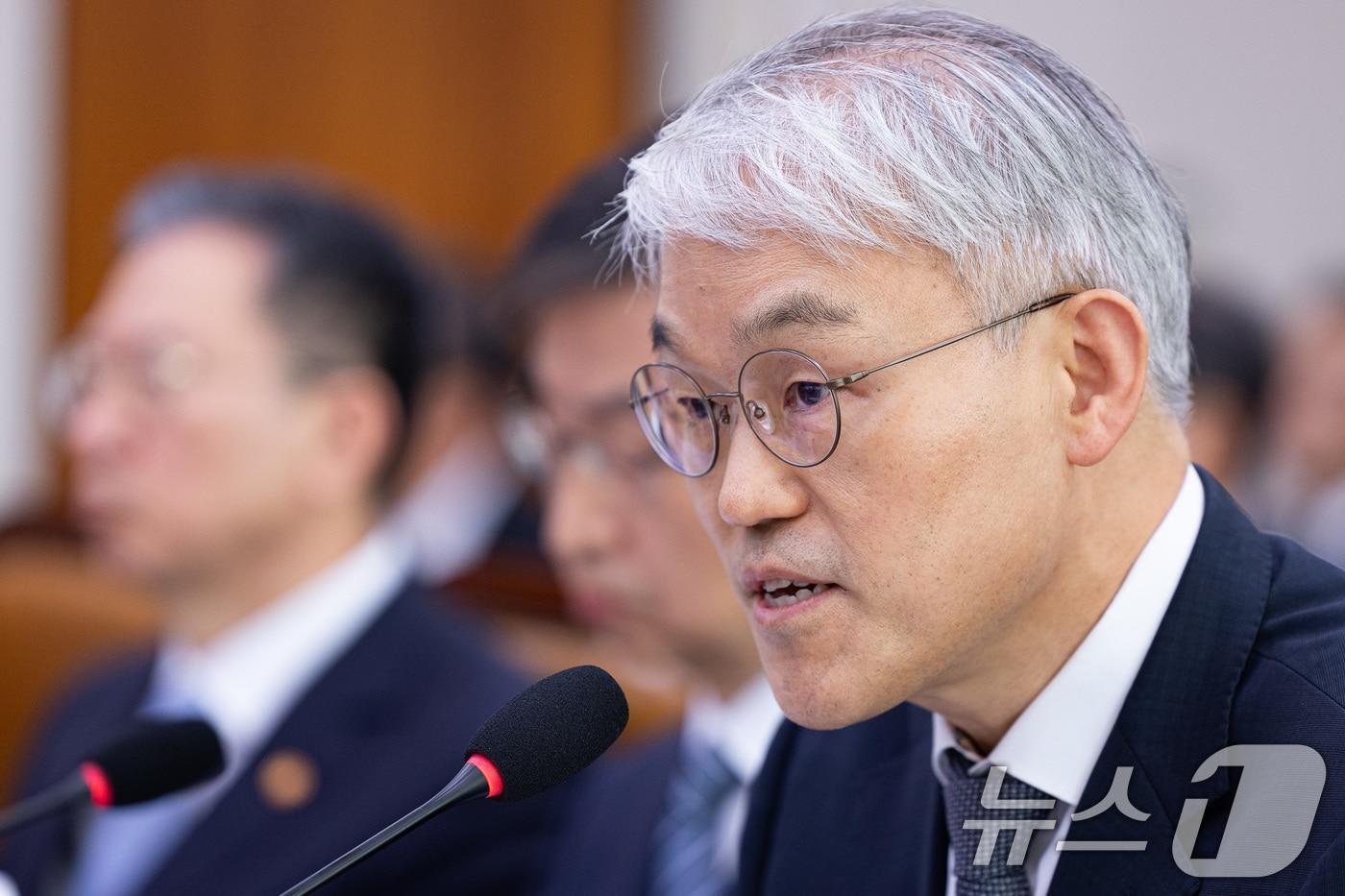 천대엽 법원행정처장이 30일 서울 여의도 국회에서 열린 법제사법위원회의 법무부 등에 대한 국정감사에서 의원 질의에 답하고 있다. 2025.10.30/뉴스1 ⓒ News1 유승관 기자