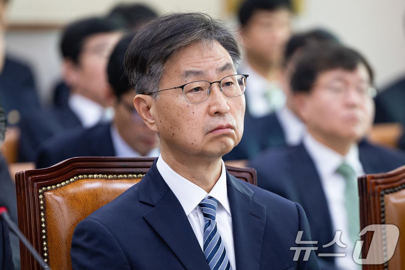 최재해 감사원장이 지난달 30일 서울 여의도 국회에서 열린 법제사법위원회의 법무부 등에 대한 국정감사에서 의원 질의를 경청하고 있다. 2025.10.30/뉴스1 ⓒ News1 유승관 기자