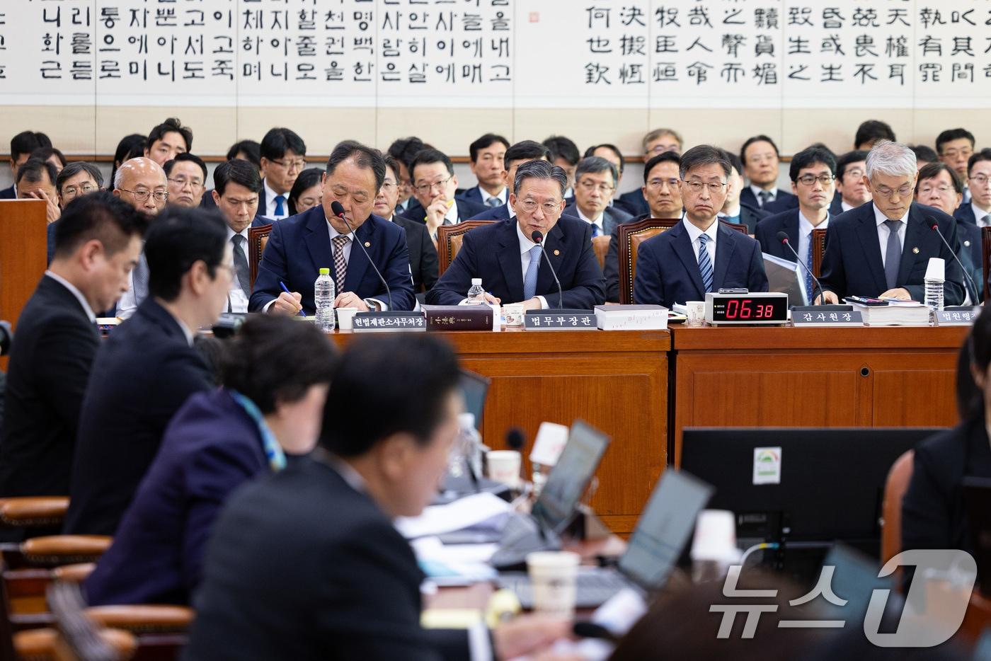 정성호 법무부 장관이 30일 서울 여의도 국회에서 열린 법제사법위원회의 법무부 등에 대한 국정감사에서 의원 질의에 답하고 있다. 2025.10.30/뉴스1 ⓒ News1 유승관 기자