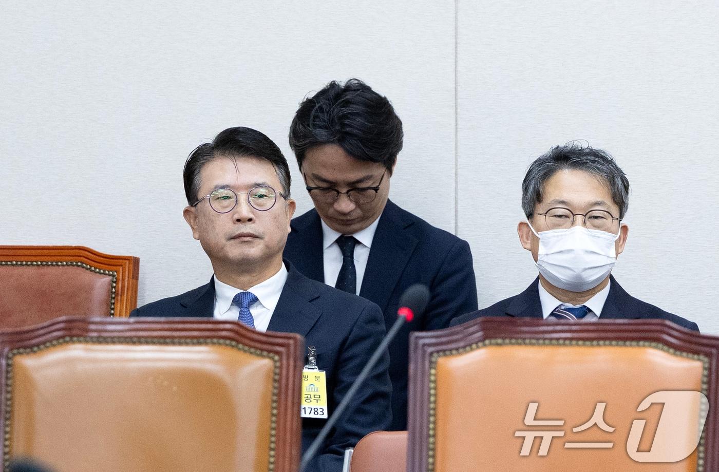 장상윤 전 대통령실 사회수석비서관이 30일 서울 여의도 국회에서 열린 교육위원회 교육부 등에 대한 국정감사에 변호사를 대동하고 출석해 있다. 2025.10.30/뉴스1 ⓒ News1 이승배 기자