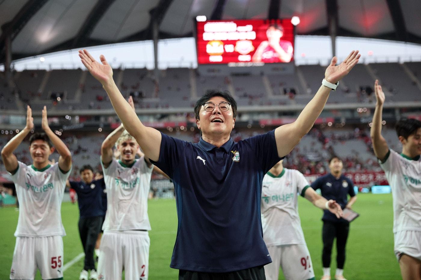 대전하나시티즌이 황선홍 감독과 재계약을 체결했다. &#40;대전 제공&#41;