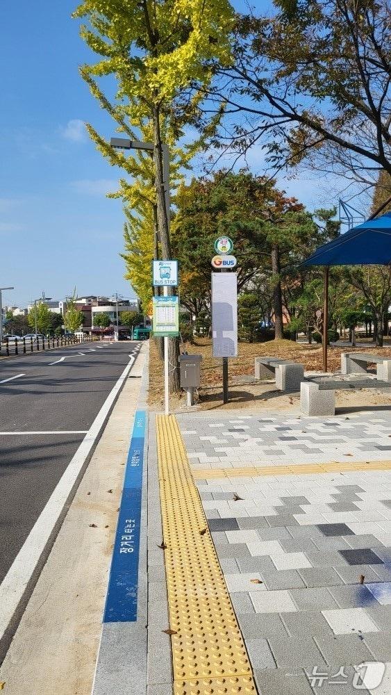 본문 이미지 - 안산대 교내 설치된 시내버스 171번 정류장.&#40;안산시 제공&#41;