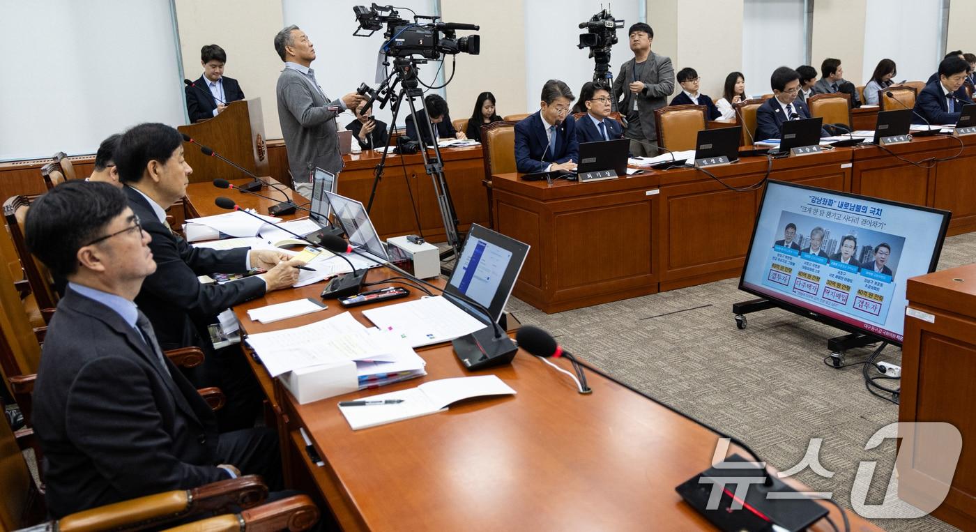 구윤철 경제부총리 겸 기획재정부 장관이 30일 서울 여의도 국회에서 열린 기획재정위원회 기획재정부 등에 대한 국정감사에 출석해 의원 질의를 듣고 있다. 2025.10.30/뉴스1 ⓒ News1 이승배 기자