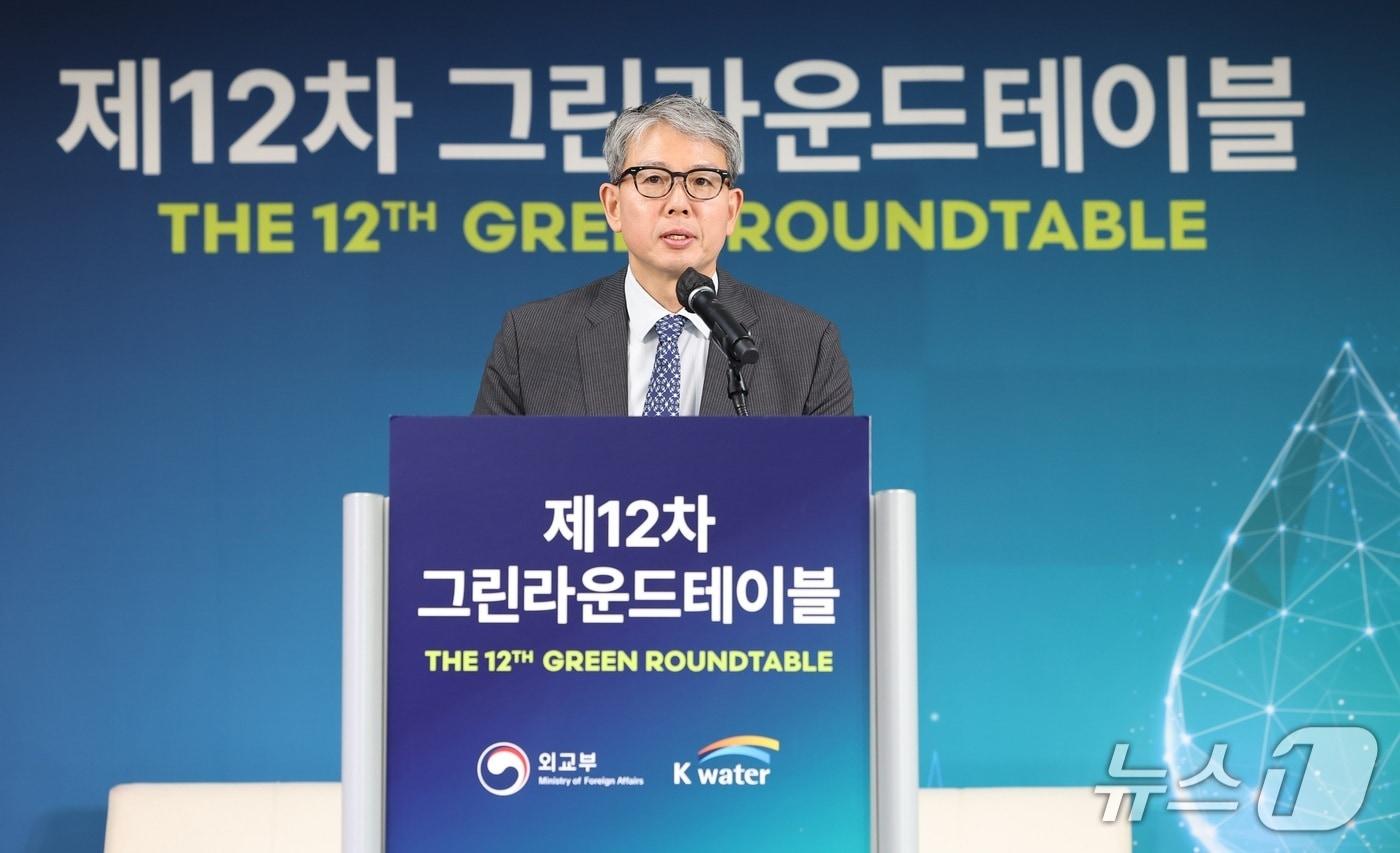 정기용 외교부 기후변화대사는 30일 글로벌녹색성장연구소(GGGI) 본부에서 ‘AI와 물 : 기술 기반 물관리를 통한 국제사회 기여 강화’를 주제로 제12차 그린라운드테이블을 개최했다. 2025.10.30. (외교부 제공)