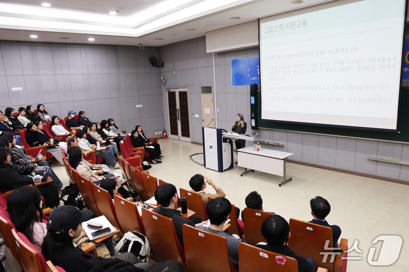 김영란 전 대법관이 단국대에서 특강을 하고 있는 모습.(단국대 제공)