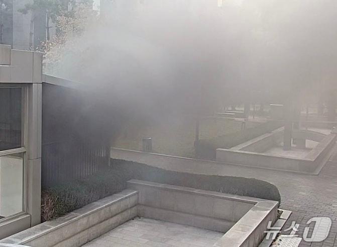 본문 이미지 - 경기 하남시 아파트 화재 현장(경기도소방재난본부 제공. 재판매 및 DB 금지)/뉴스1