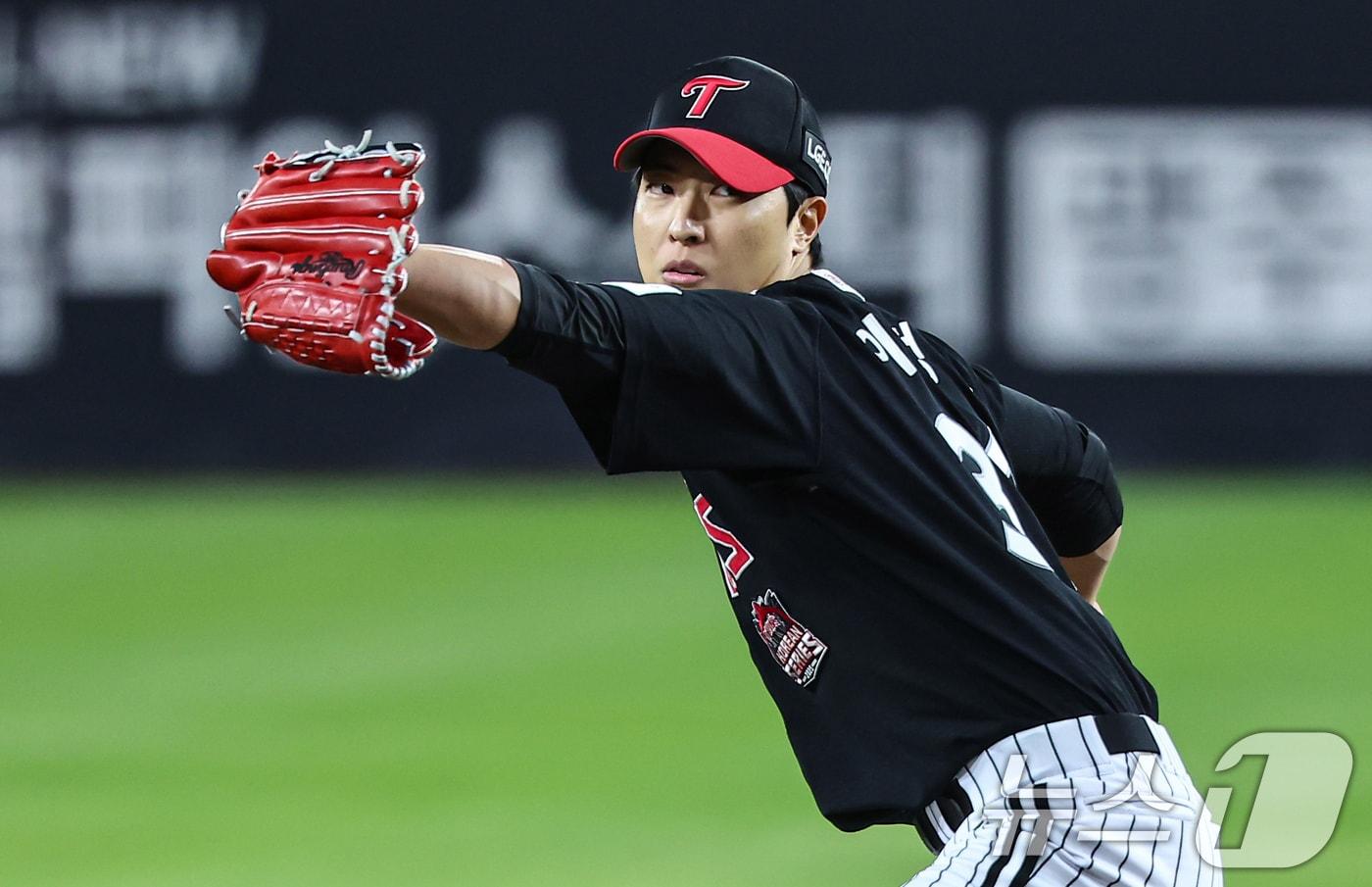 본문 이미지 - LG 트윈스 투수 이정용. ⓒ 뉴스1 김도우 기자