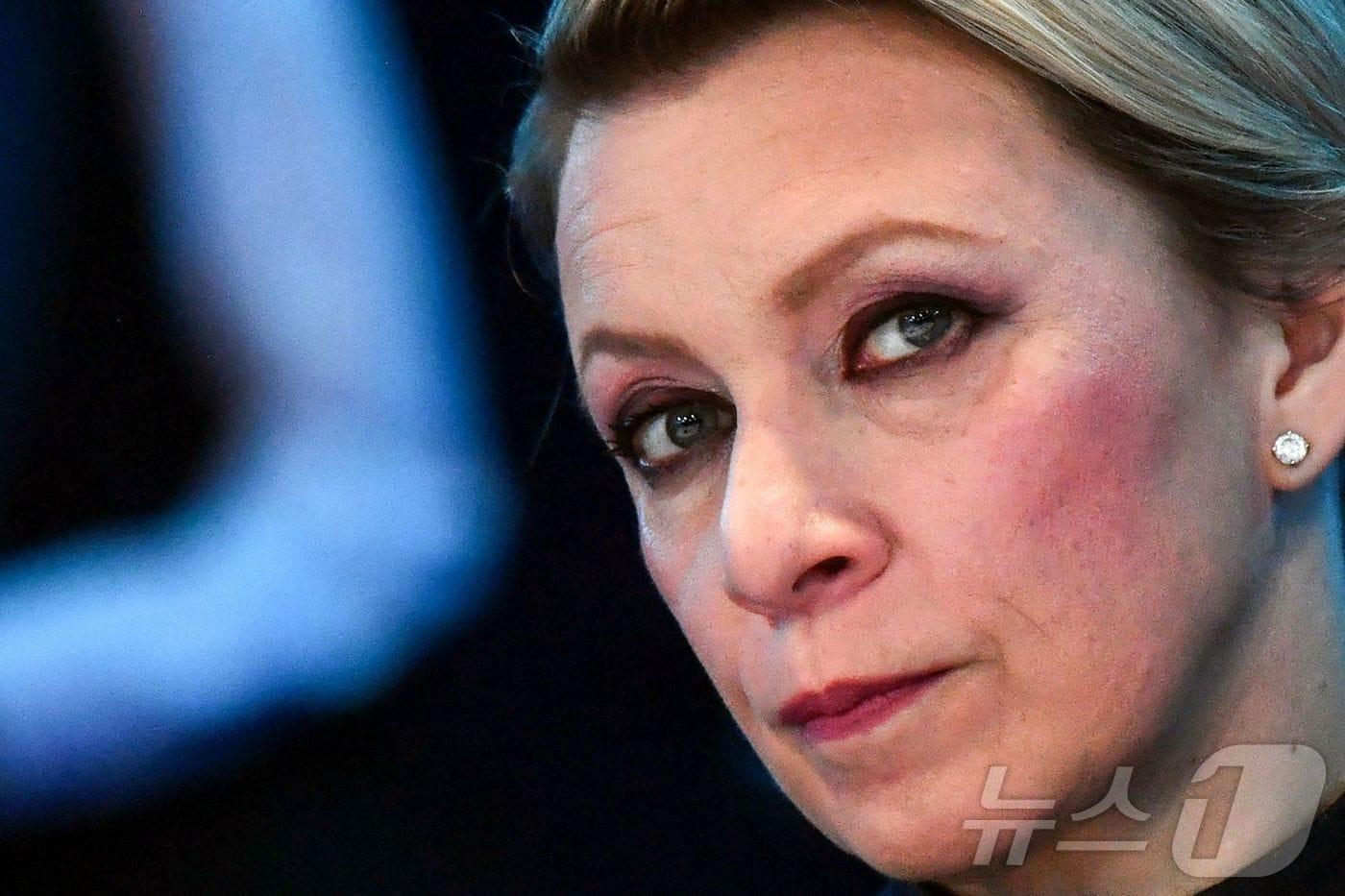 마리야 자하로바 러시아 외무부 대변인이 6월 상트페테르부르크에서 열린 상트페테르부르크 국제경제포럼에 참석하고 있다. 2025.6.19 ⓒ AFP=뉴스1