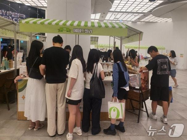 본문 이미지 - 지난 9월 신세계 센텀시티점에서 열린 부산살림마켓 모습.&#40;부산시 제공. 재판매 및 DB금지&#41;