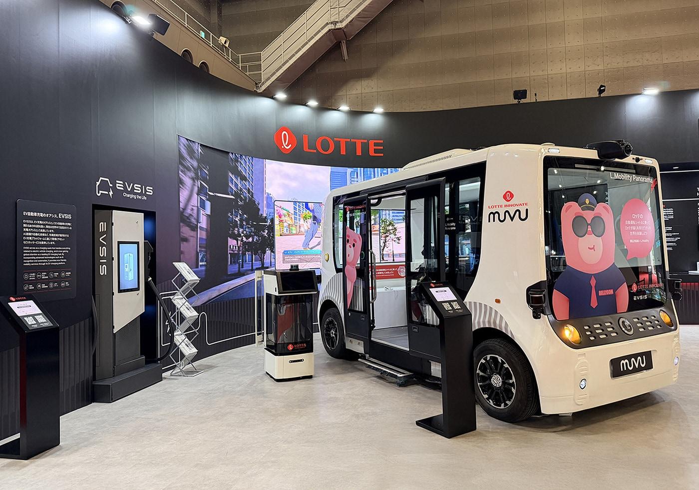 롯데이노베이트가 제주·강릉·경주·군산·순천 등 지자체에서 운행 중인 &#39;운전석이 없는&#39; B형 자율주행셔틀.&#40;롯데이노베이트 제공&#41;