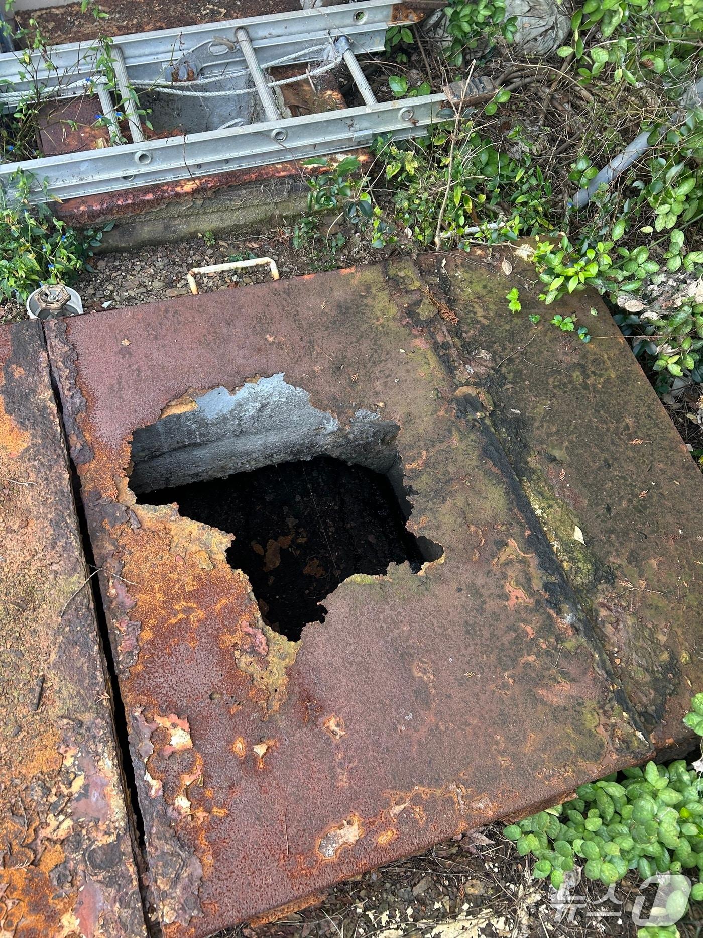 본문 이미지 - '중앙6분구 하수관로 정비사업'이 수차례 연기되면서 광주 북구 두암동과 풍향동 일대가 정비되지 않은 채로 방치된 모습.(정상용 의원 제공. 재판매 및 DB 금지)