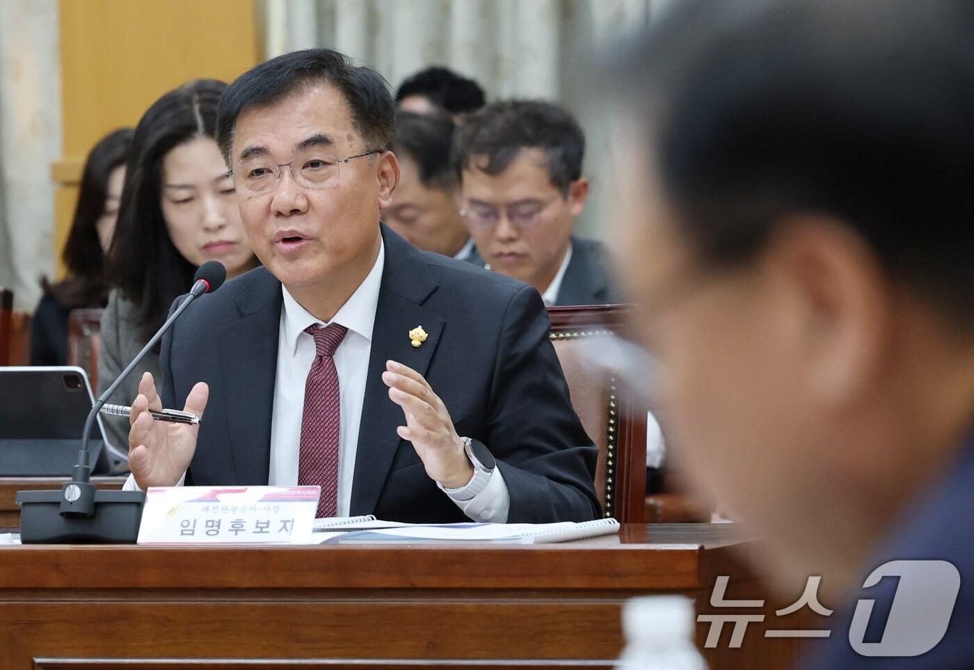 김용원 대전관광공사 사장 후보자가 31일 대전시의회 행정자치위원회 회의실에서 열린 대전관광공사 사장 후보자 인사청문회에서 의원 질의에 답변하고 있다. 2025.10.31/뉴스1 ⓒ News1 김기태 기자