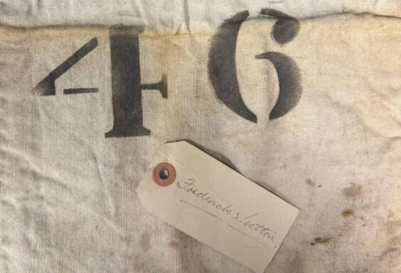 113년 전 침몰한 여객선 &#39;타이타닉호&#39;와 함께 비극 속에서 사라졌던 일등석 승객의 유품. BBC