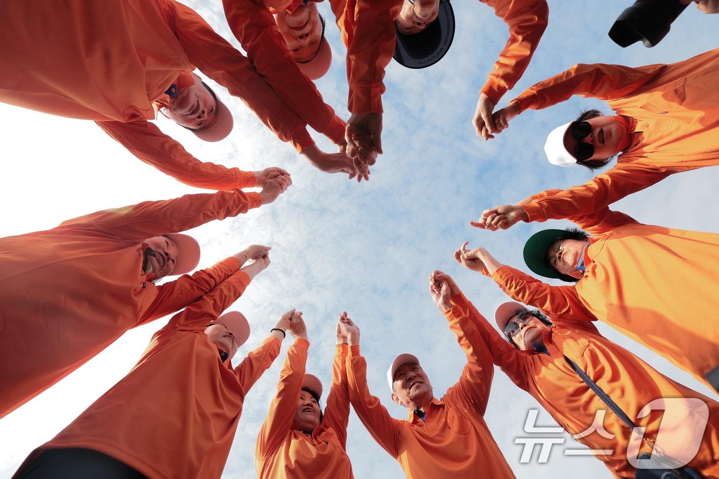 31일 서울 용산구 효창운동장에서 열린 제25회 대한노인회 서울시연합회 &#39;시니어올림픽&#39;에 참석한 어르신들이 즐거운 시간을 보내고 있다. ⓒ News1 권현진 기자