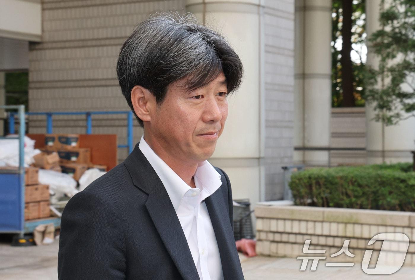 대장동 개발 비리 의혹 사건에 연루돼 특정경제범죄 가중처벌법상 배임 등 혐의로 기소된 남욱 변호사가 지난 10월 31일 서울 서초구 서울중앙지방법원에서 열린 1심 선고공판에 출석하고 있는 모습. 2025.10.31/뉴스1 ⓒ News1 이광호 기자