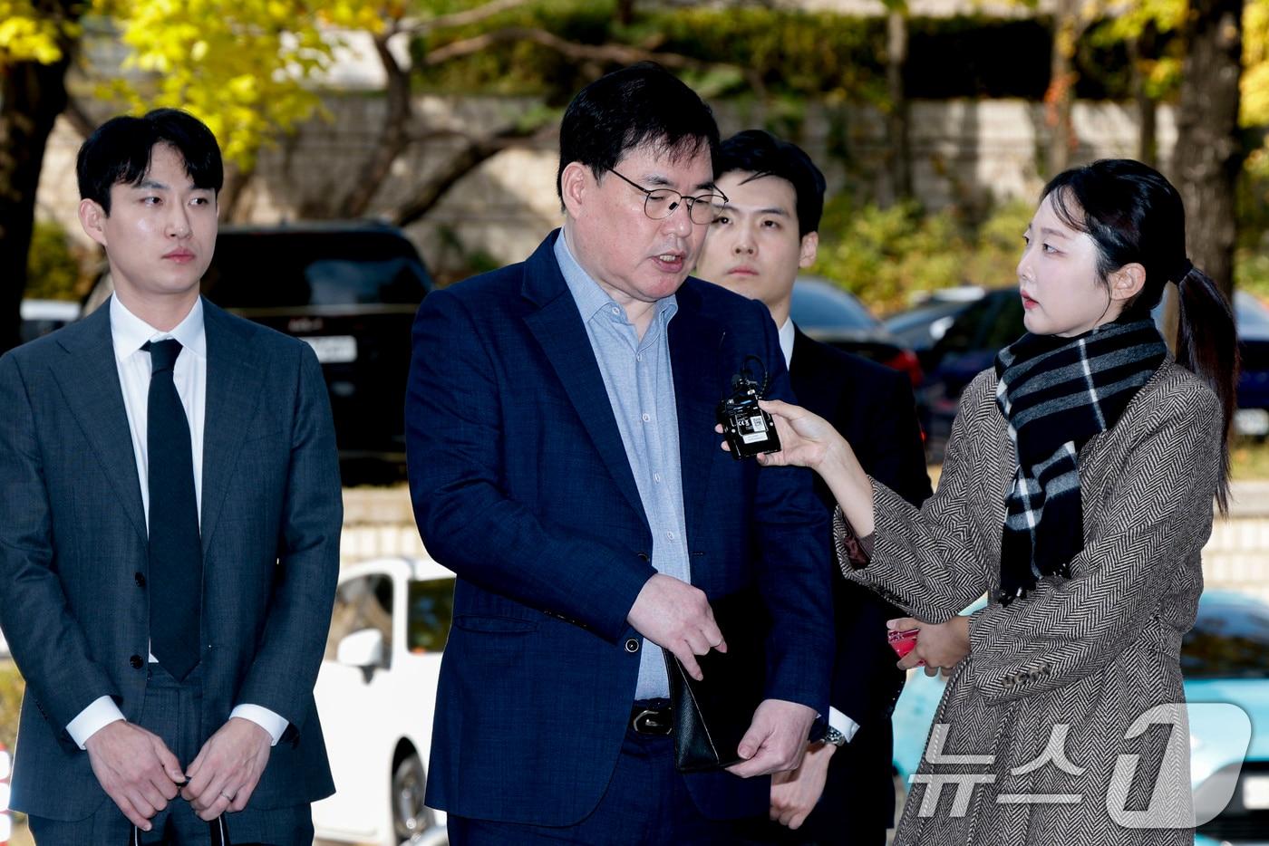 대장동 개발 비리 의혹으로 재판에 넘겨진 유동규 전 성남도시개발공사 기획본부장이 31일 서울 서초구 중앙지법에서 열린 1심 선고공판에 출석하며 입장을 밝히고 있다. &#40;공동취재&#41; 2025.10.31/뉴스1 ⓒ News1 이광호 기자