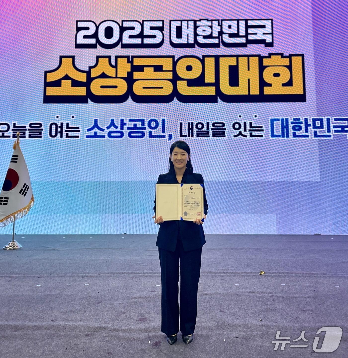 본문 이미지 - 남부발전은 '2025년 대한민국 소상공인대회'에서 중소벤처기업부 표창을 수상했다. (남부발전 제공. 재판매 및 DB금지)