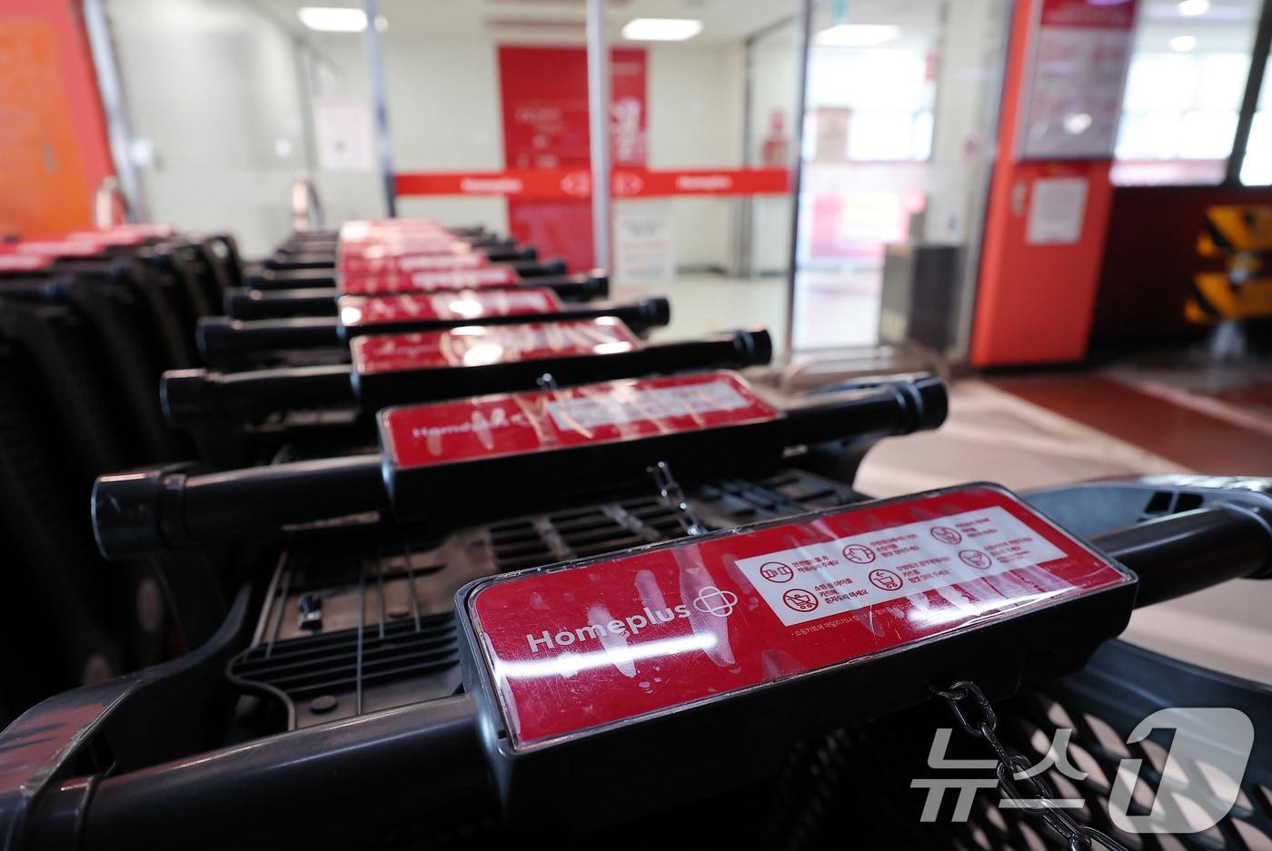 홈플러스가 새 주인을 찾아 기업회생 절차&#40;법정관리&#41;를 지속할지 중대한 갈림길에 놓였다. 서울 시내 홈플러스 매장 모습. 2025.10.31/뉴스1 ⓒ News1 김성진 기자